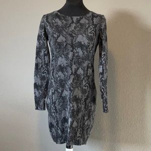 NWOT Old Navy snake print sweater dress XS